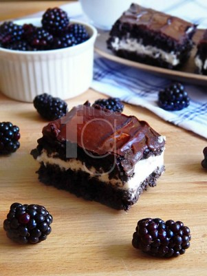 Recepty s FitnessGuru.sk  
 
 Môžem povedať, že sú lahodnejšie, zdravšie a chuť je takmer na nerozoznanie. :)
 
 Suroviny:
 
 Cesto:
...