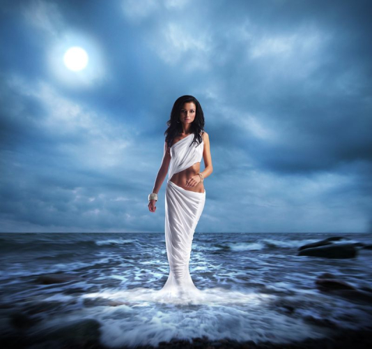 V určitom okamihu dejín si človek povedal, že ženský princíp je menej ako mužský a začal stavať spoločnosť z pohľadu muža. Boh je n...